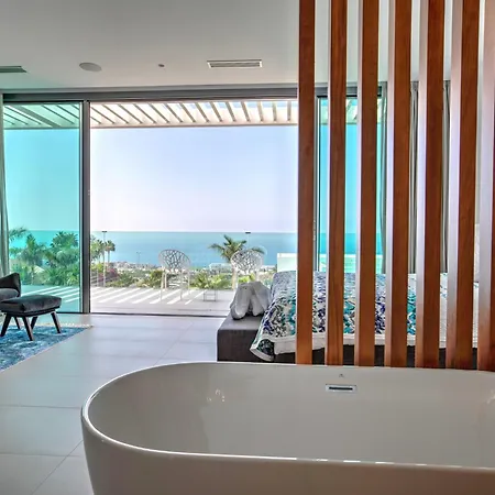 Christal Pool & Sea View Villa