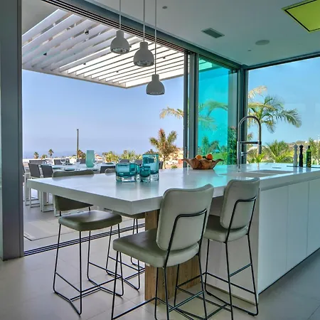 Christal Pool & Sea View Villa *